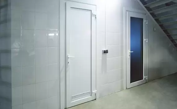 Пластиковые межкомнатные двери в ванную