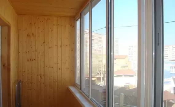 Раздвижное остекление балкона
