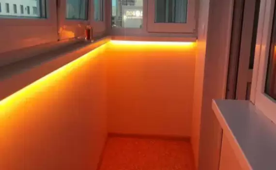 Монтаж подсветки на балконе