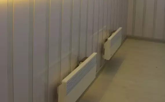 Установка конвекторов на балконах 
